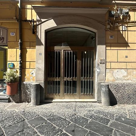 Tom Apartments نابولي المظهر الخارجي الصورة